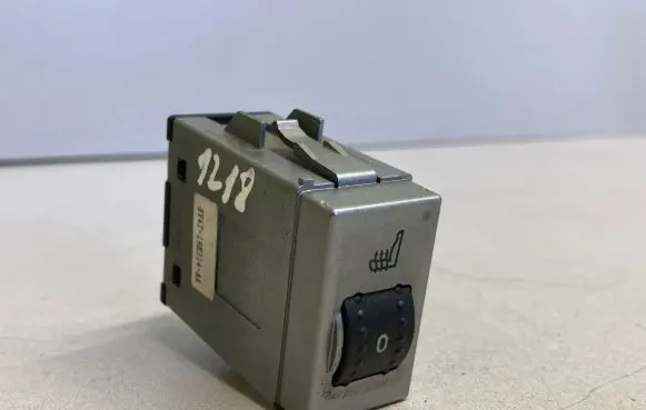 Ford Focus Seat heating switch 8V4T19K314AA