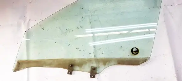 Nissan Sunny Front door window glass four-door