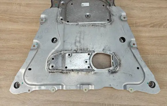 BMW X5 G05 Engine splash shield/under tray 6862071