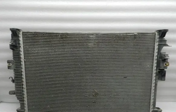 Opel Insignia B Coolant radiator 84208036