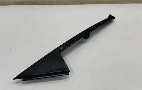 BMW 2 Active Tourer U06 Rear glass trim 8469332
