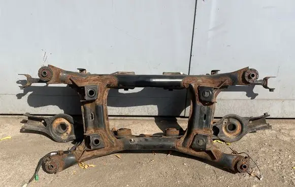 Suzuki Grand Vitara II Rear axle beam 