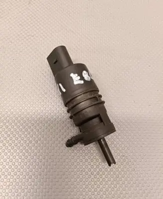 BMW X1 E84 Windscreen/windshield washer pump 7302588 3437376 13264011