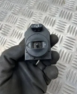 KIA Sorento Wing mirror switch