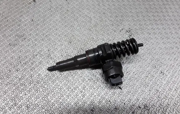 Audi A4 S4 B5 8D Fuel injector 038130073H