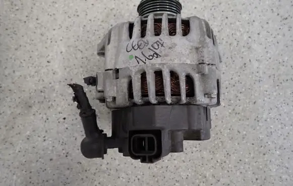 KIA Ceed Generator/alternator 373002A500