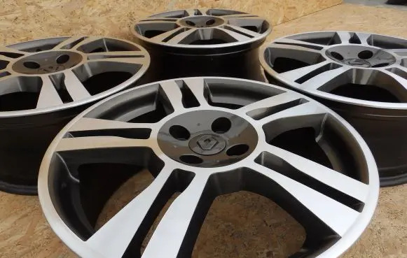 Renault Clio IV R17 alloy rim 