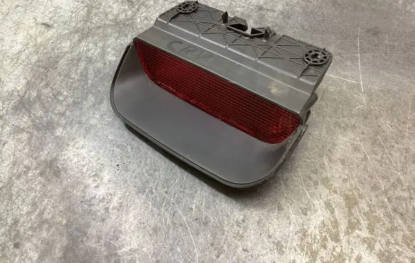 Honda CR-V Third/center stoplight P6369
