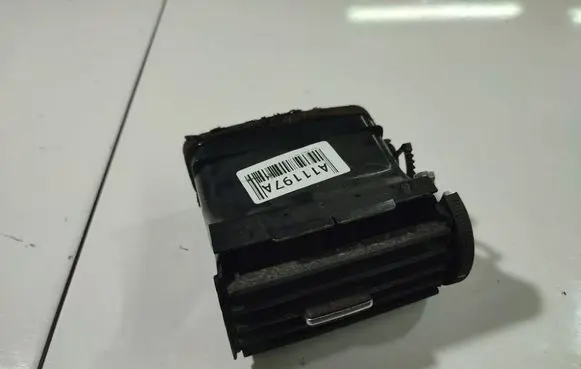 Toyota Avensis T250 Dash center air vent grill 