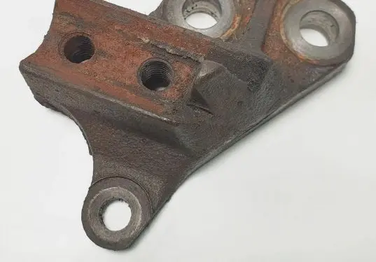 Volvo V70 Engine mounting bracket 9135179