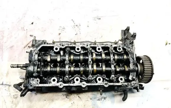 Toyota Avensis T250 Engine head 