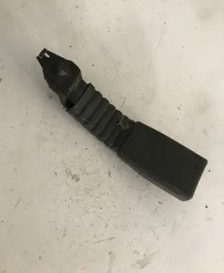 Mazda 626 Front seatbelt buckle 663001