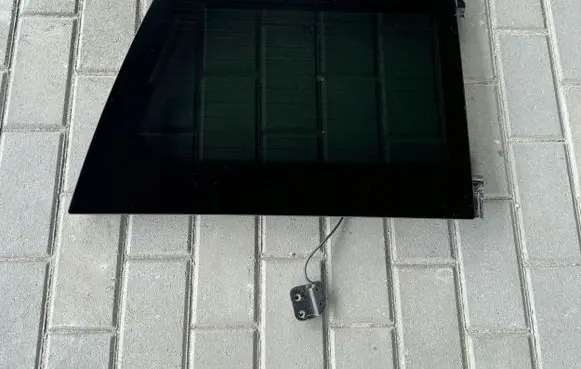 Dodge RAM Front triangle window/glass 