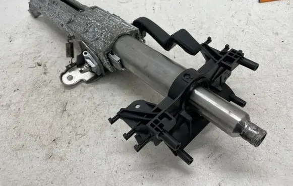 BMW 5 G30 G31 Steering wheel axle 6896189