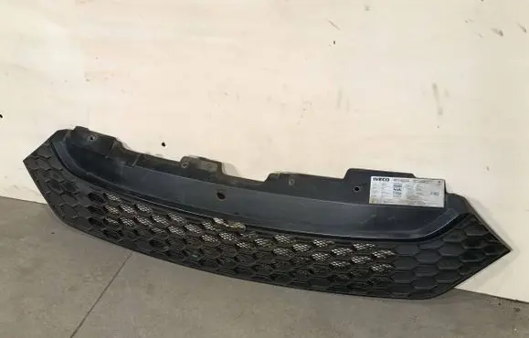 Iveco Daily 35 - 40.10 Front bumper upper radiator grill 5801587018 5801543607 37906