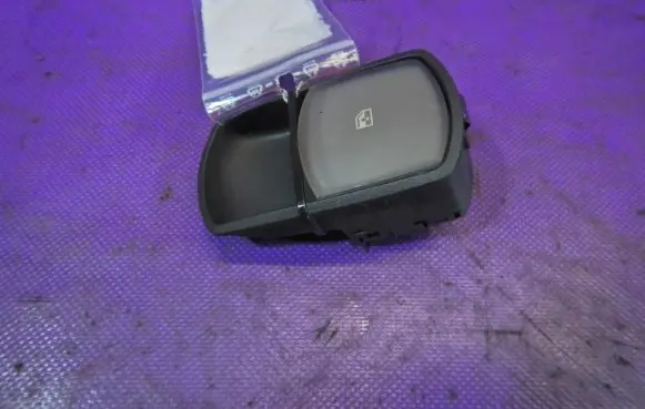 Opel Corsa D Quarter vent window switch 13206806RT