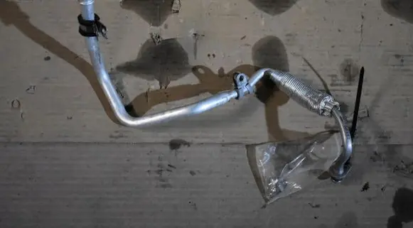 Porsche Cayenne (9Y0 9Y3) Engine coolant pipe/hose 06M121085H