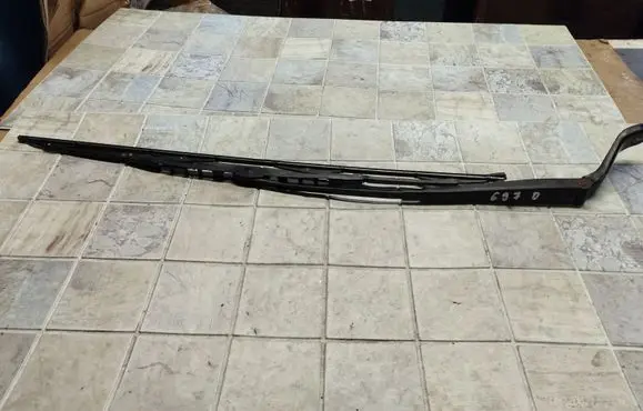 Ford Galaxy Windshield/front glass wiper blade 7M1955410