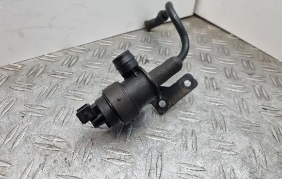 Opel Astra H Vacuum valve 13110331