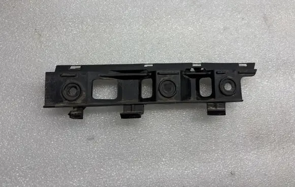 Volkswagen PASSAT B6 Front bumper mounting bracket 3C0807184