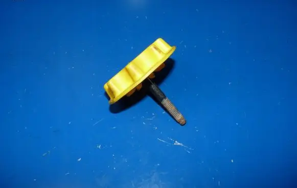 Toyota Avensis T270 Spare wheel bolt 