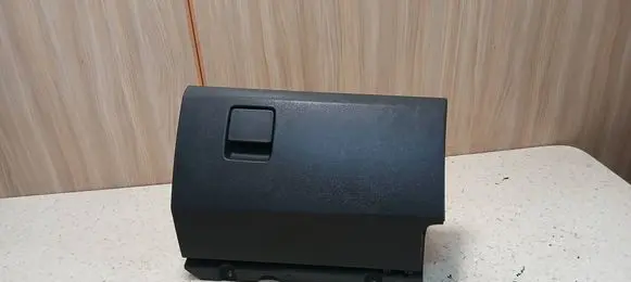 Glove box