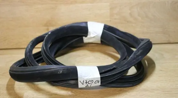 Volvo V70 Rear door rubber seal (on body) 