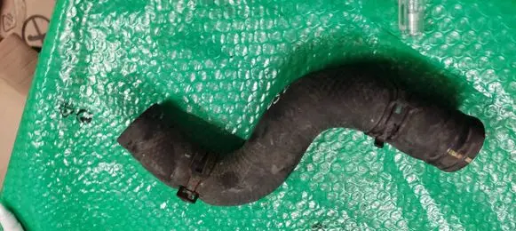 Toyota Land Cruiser (J150) Engine coolant pipe/hose