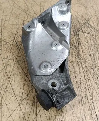 BMW X5 E70 Engine mounting bracket 2211677268002 22116772680 6772680