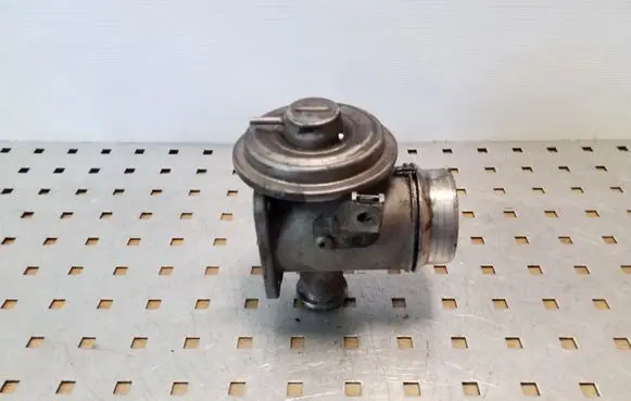 BMW 5 E60 E61 EGR valve 72826402