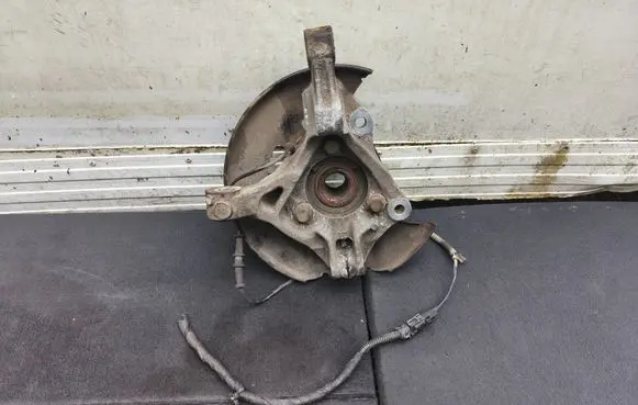 Opel Zafira C Front wheel hub