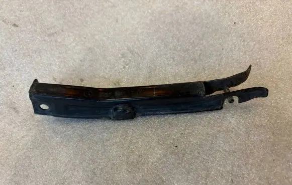 Mercedes-Benz R W251 Front bumper mounting bracket A2518801114 2518801114