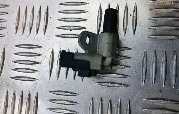 Volvo V50 Camshaft position sensor 9645844080