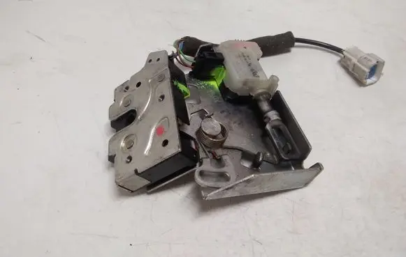 Ford Mondeo Mk III Tailgate/trunk/boot lock/catch/latch 3S71A43102AB