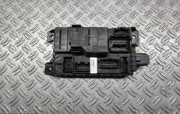 Ford Focus Fuse module AG1T14B476CC AS4T15604BC 5S03B0247