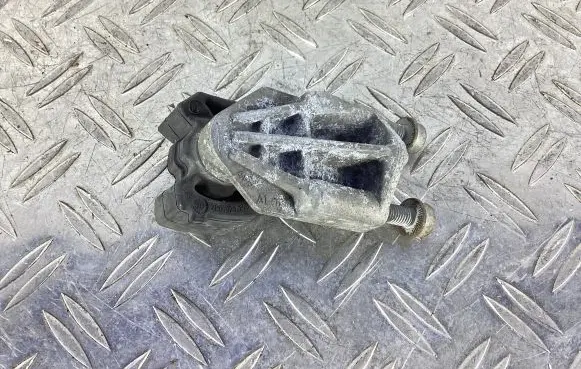 Porsche Cayenne (92A) Radiator mount bracket 7P0121275
