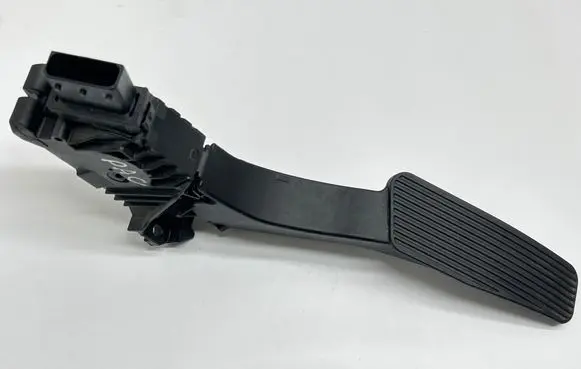 Accelerator throttle pedal
