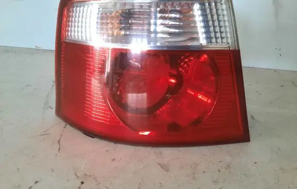 KIA Carens I Rear/tail lights
