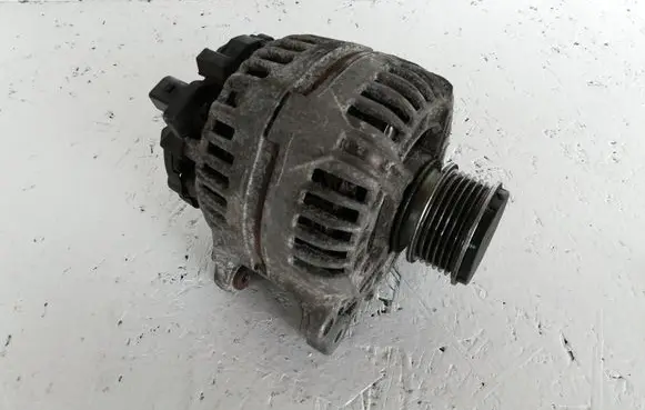Volkswagen Polo IV 9N3 Generator/alternator 045903023A