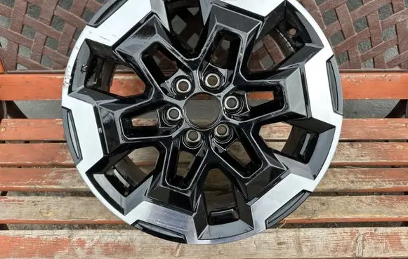 Nissan Navara D40 R18 alloy rim 