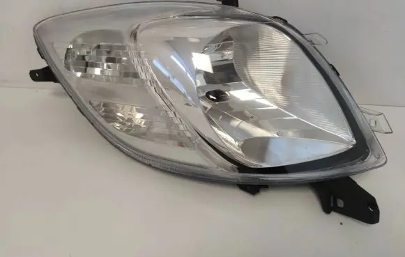 Toyota Yaris Headlight/headlamp 811700D130 P17502A01