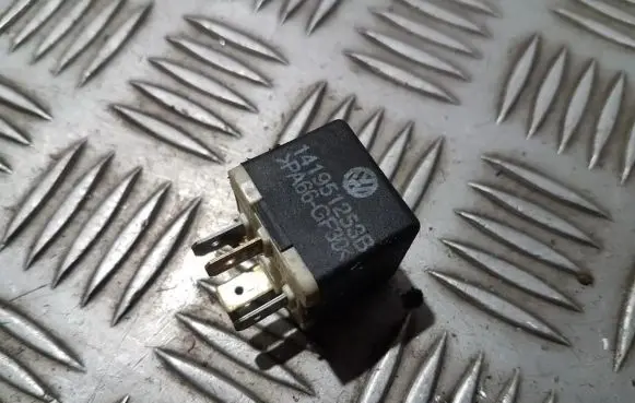 Volkswagen Golf IV Other relay 141951253b