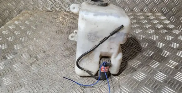 KIA Sedona Windshield washer fluid reservoir/tank