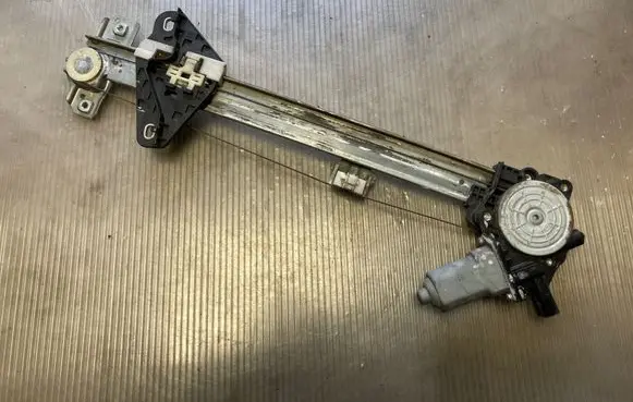 Honda CR-V Rear door window regulator with motor 20EG8