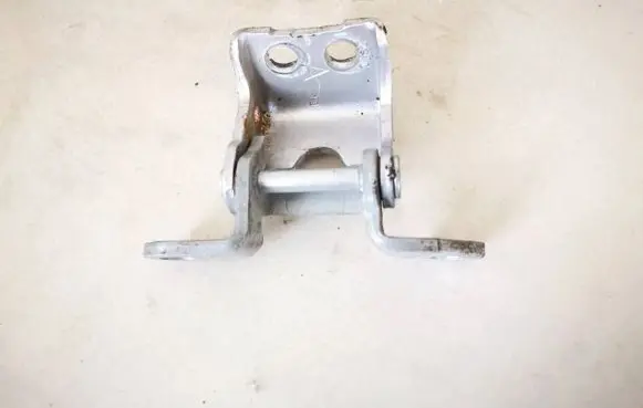 Honda CR-V Rear door lower hinge