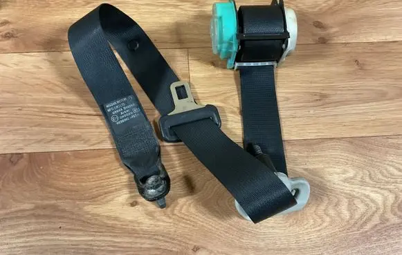 Nissan Note (E11) Rear seatbelt 88844BH05A 045520 AT41
