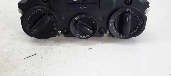 Volkswagen Jetta V Climate control unit