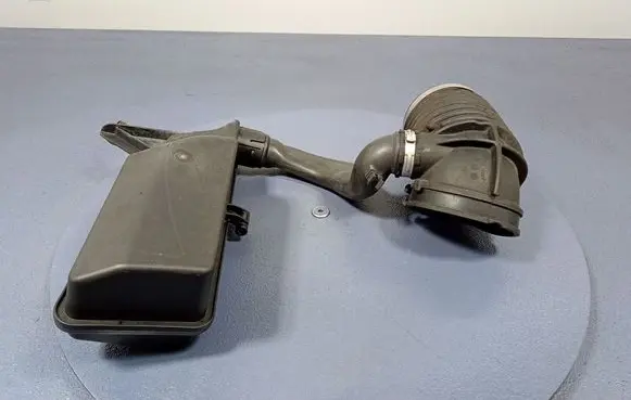 BMW 7 G11 G12 Intake resonator 8575040