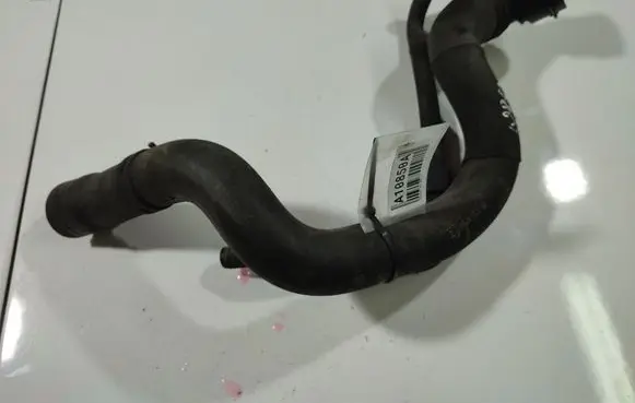 Volkswagen Golf V Engine coolant pipe/hose