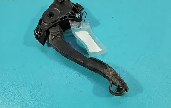 Opel Movano B Accelerator throttle pedal 180101626R IMPRK1449799